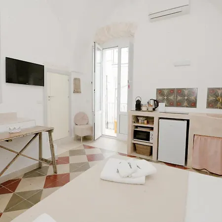 La Contessina - Apulian Style * オストゥーニ